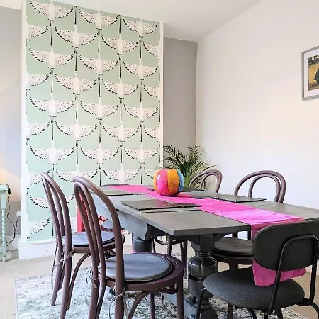 43 Sutherland * York